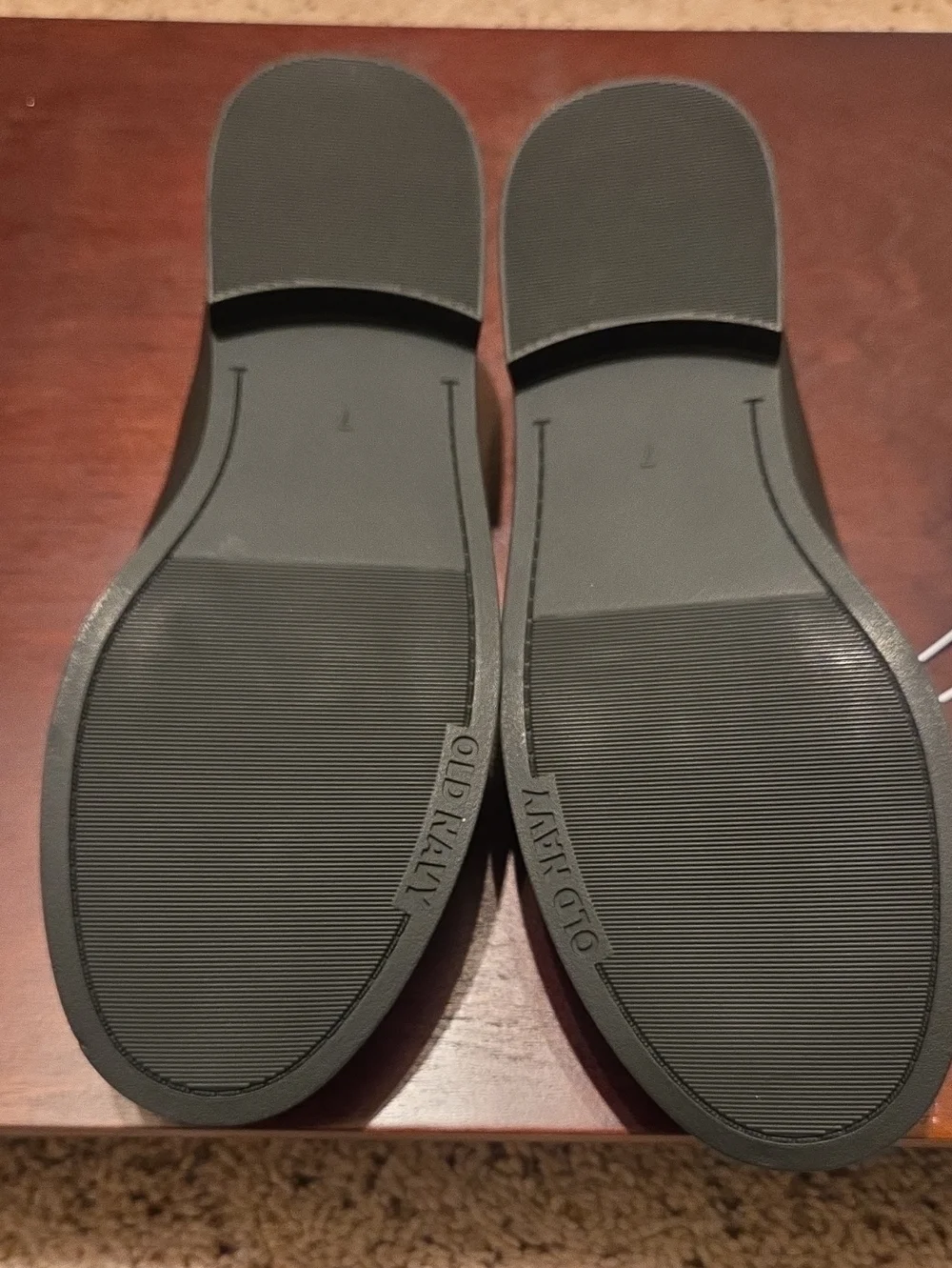 Old Navy Black Women’s Slip-On Loafers with Gold Chain Accent Size 7 NWT